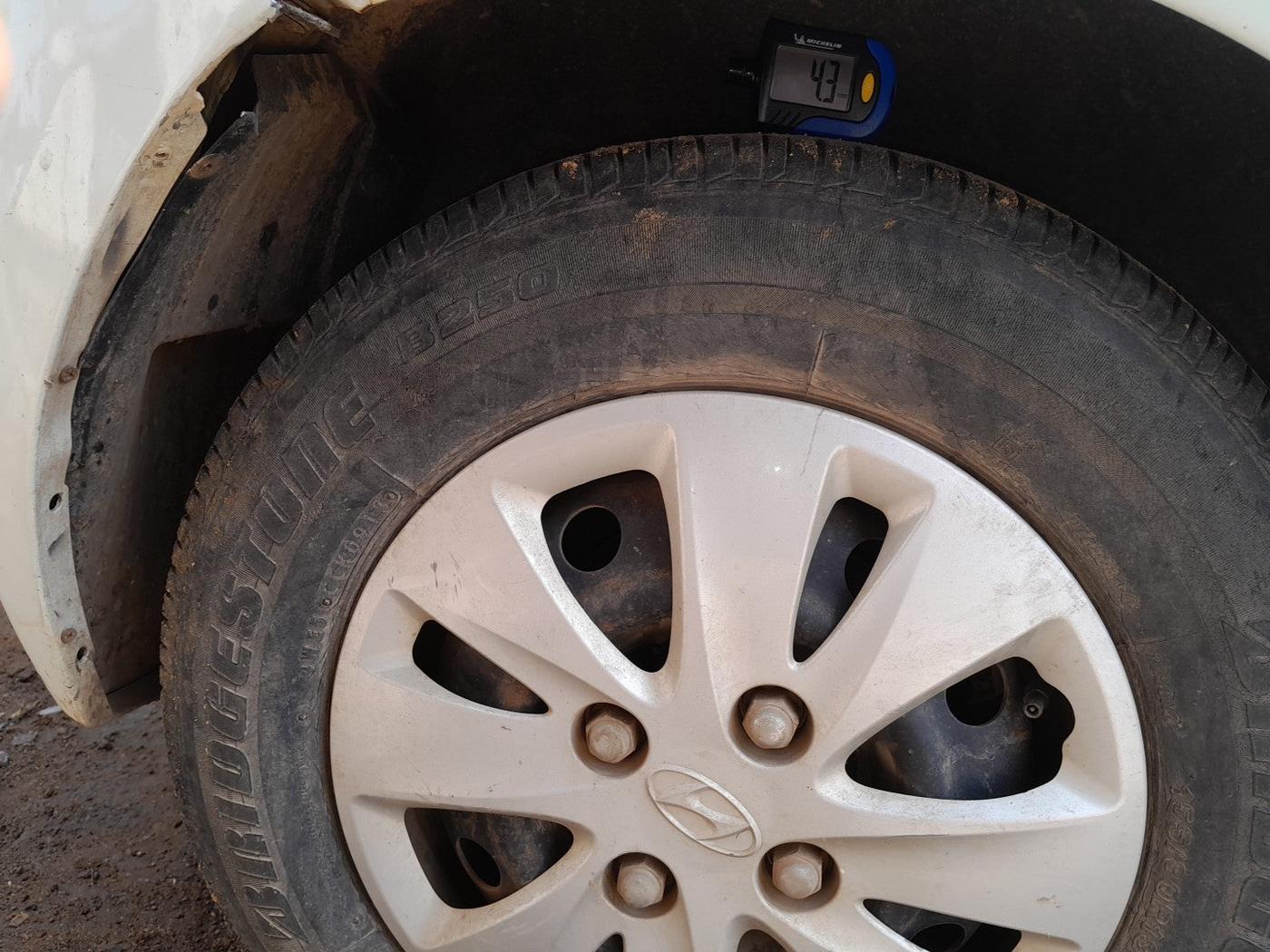 2013 Hyundai i10 SPORTZ 1.2, Petrol, Manual, 43,693 km, tyre