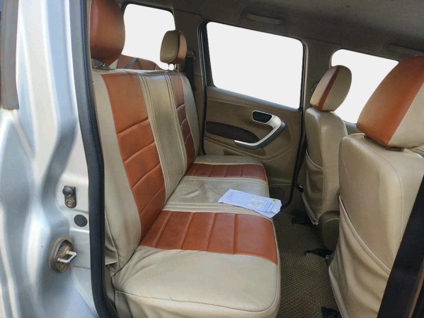 2015 Mahindra TUV300 T8, Diesel, Manual, 1,45,929 km, interior