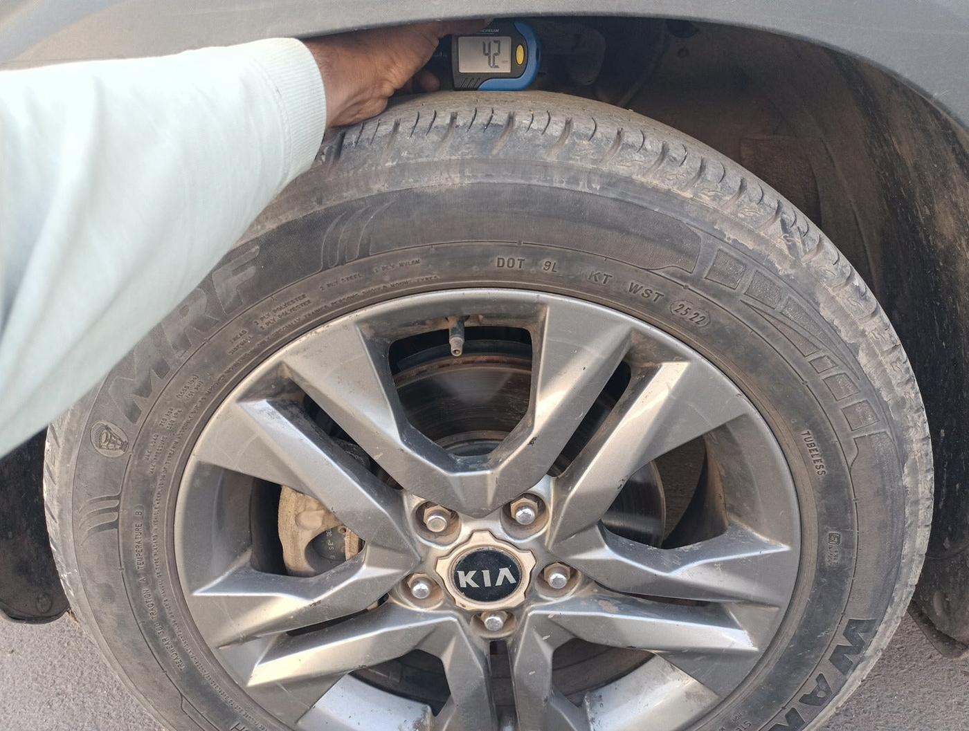 2019 KIA SELTOS HTX 1.5 DIESEL, Diesel, Manual, 2,10,932 km, tyre
