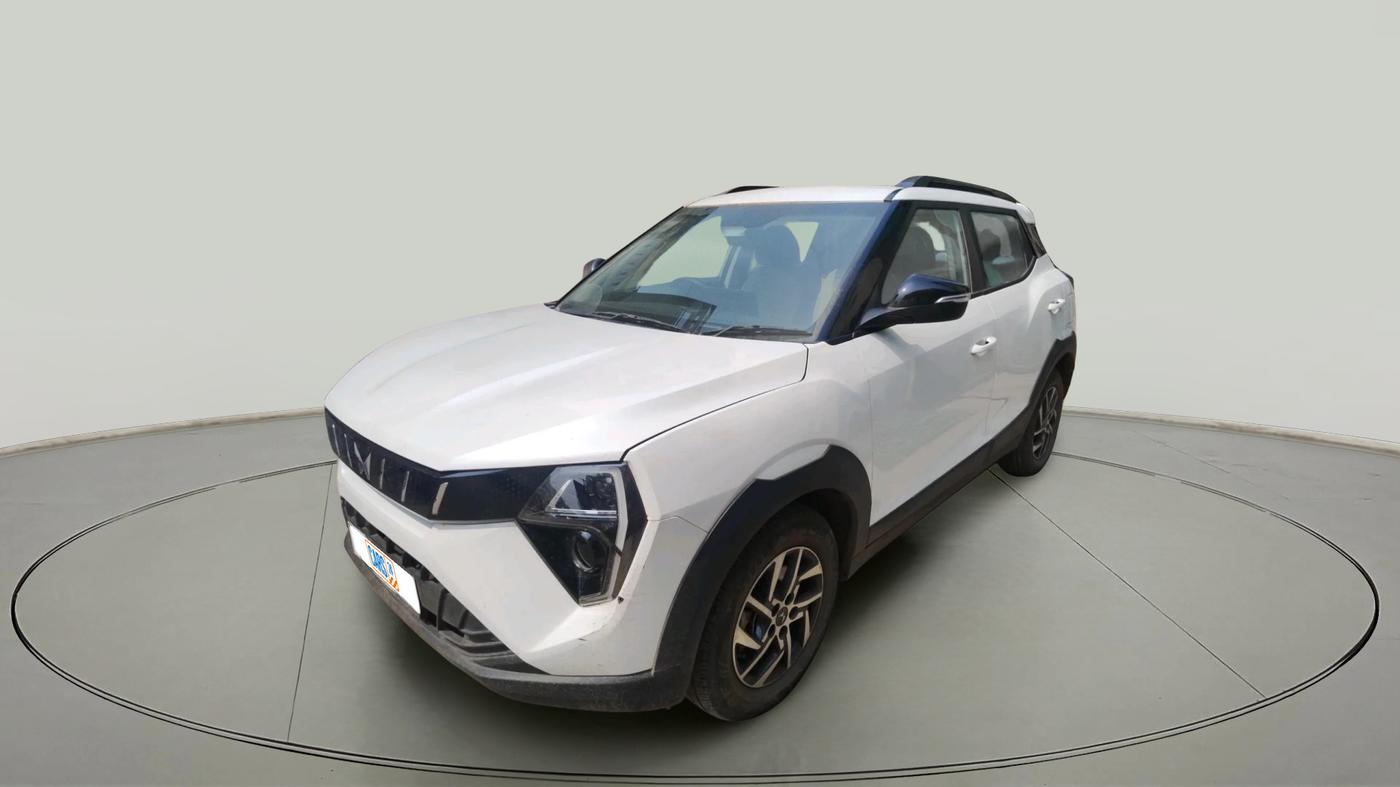 2024 Mahindra XUV 3XO AX5 1.5 Turbo Diesel, Diesel, Manual, 33,196 km, exterior
