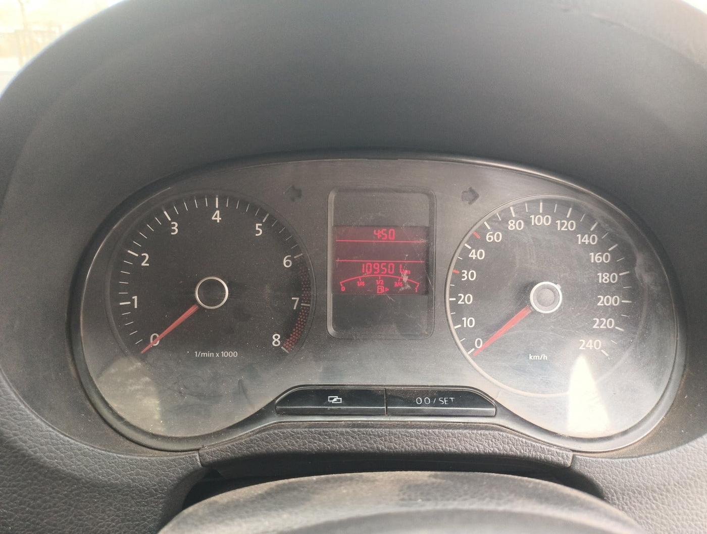 2012 Volkswagen Polo TRENDLINE 1.2L PETROL, Petrol, Manual, 1,09,501 km, interior
