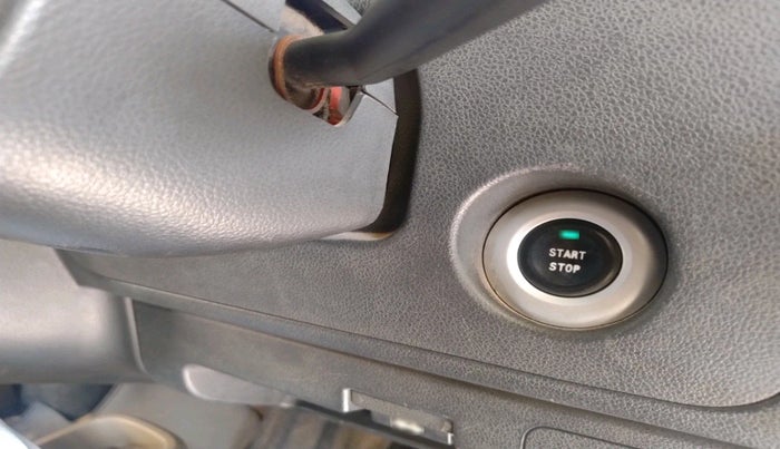 2017 Mahindra E20 Plus P6, Electric, Automatic, 51,477 km, interior