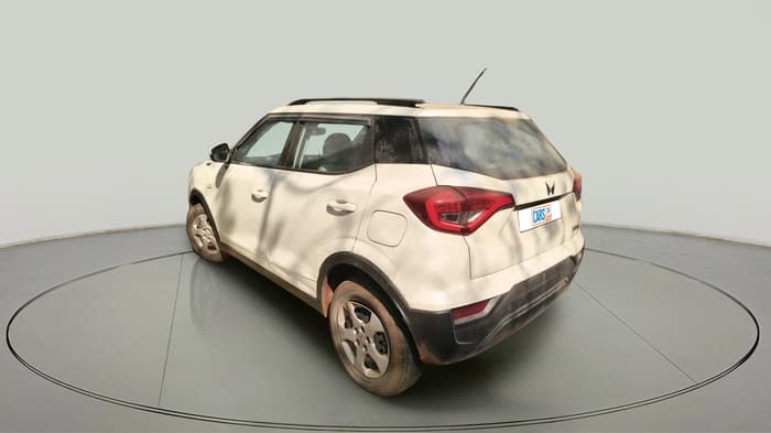 2023 Mahindra XUV300 W6 1.2 PETROL, Petrol, Manual, 22,768 km, exterior