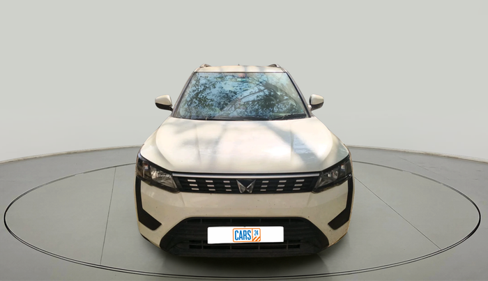 2023 Mahindra XUV300 W6 1.2 PETROL, Petrol, Manual, 22,768 km, exterior
