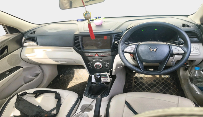 2023 Mahindra XUV300 W6 1.2 PETROL, Petrol, Manual, 22,768 km, interior