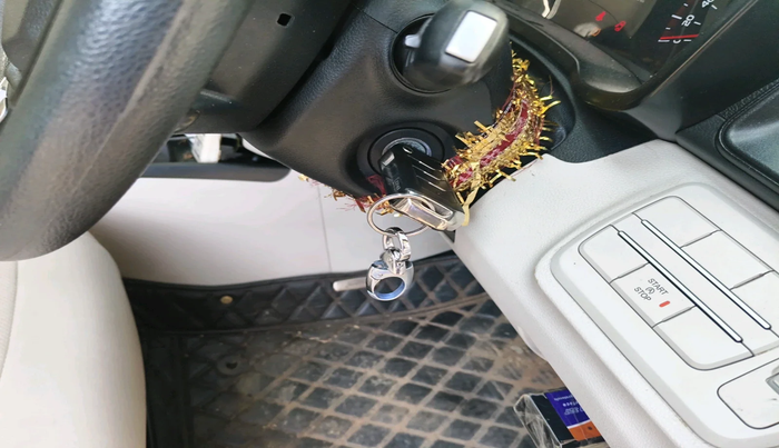 2023 Mahindra XUV300 W6 1.2 PETROL, Petrol, Manual, 22,768 km, interior