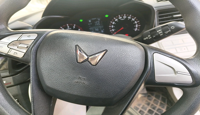 2023 Mahindra XUV300 W6 1.2 PETROL, Petrol, Manual, 22,768 km, interior
