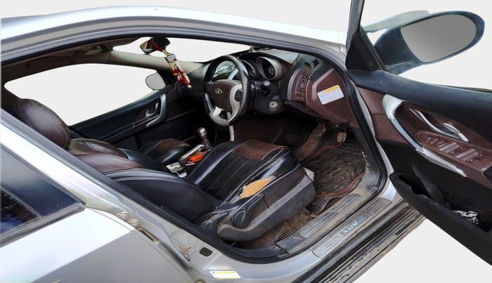 2013 Mahindra XUV500 W8, Diesel, Manual, 2,06,488 km, interior