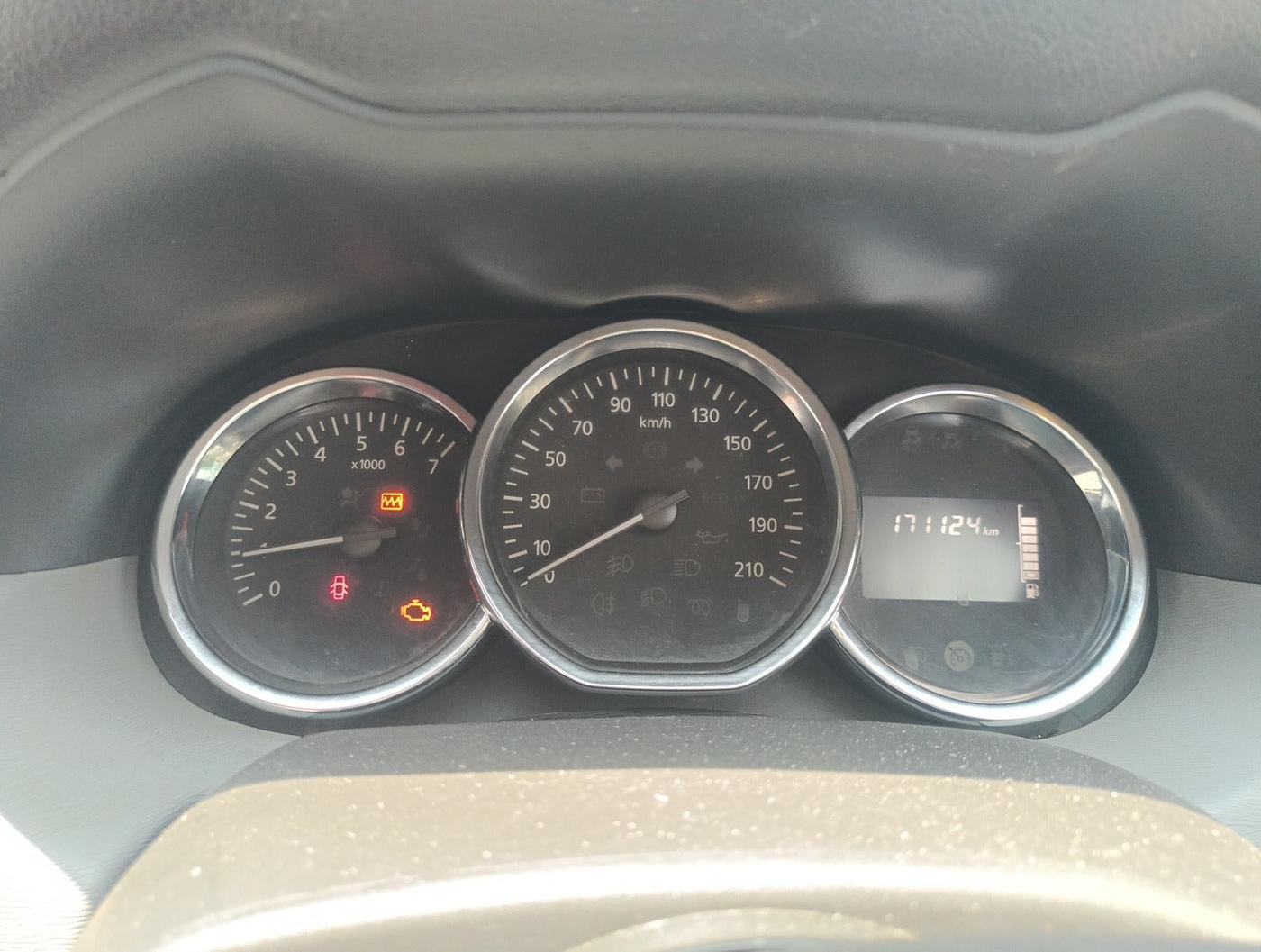 2017 Nissan Terrano XE (D), Diesel, Manual, 1,71,124 km, interior