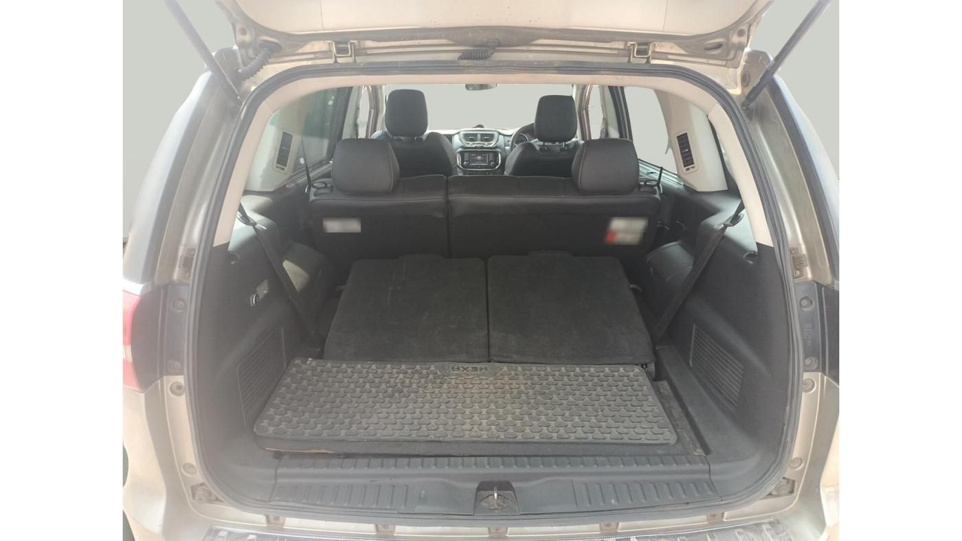 2017 Tata Hexa XTA 4X2 7 STR, Diesel, Automatic, 1,46,547 km, exterior
