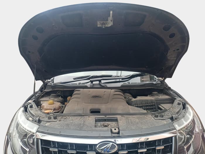 2019 Mahindra XUV500 W9, Diesel, Manual, 1,05,091 km, exterior