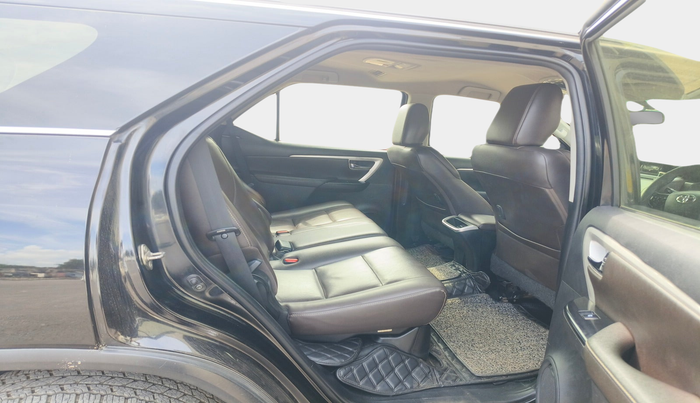 2020 Toyota Fortuner 2.8 4X2 AT, Diesel, Automatic, 1,19,580 km, interior
