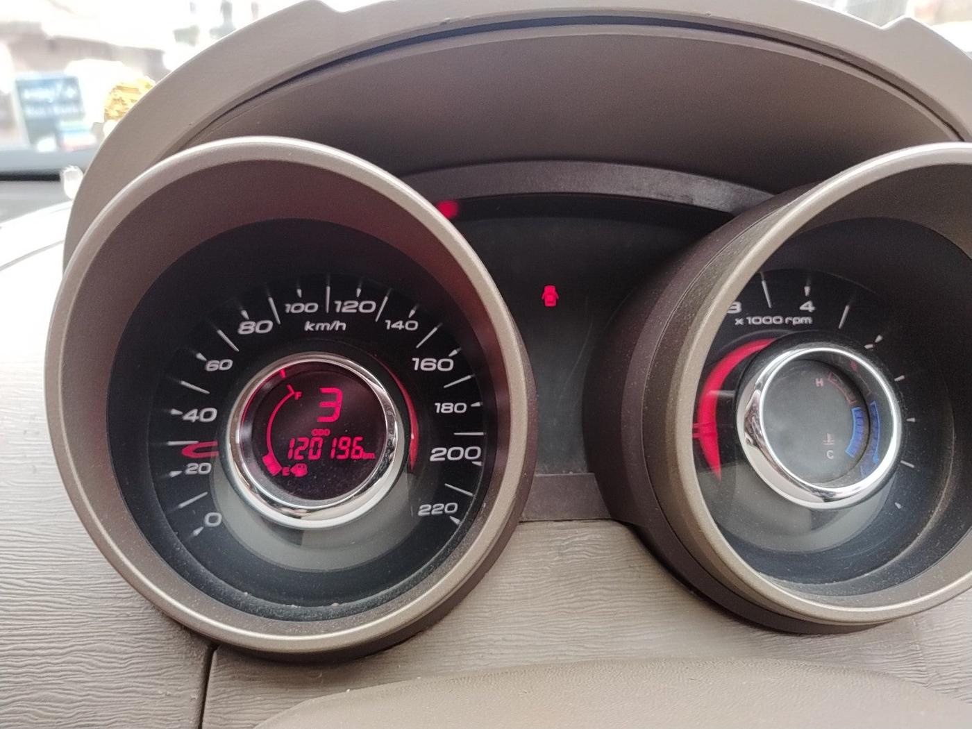 2014 Mahindra XUV500 W8, Diesel, Manual, 1,20,197 km, interior