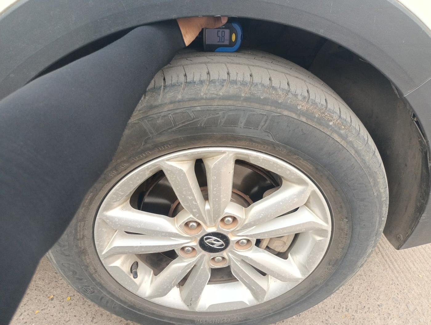 2016 Hyundai Creta SX PLUS 1.6 PETROL, Petrol, Manual, 1,71,273 km, tyre
