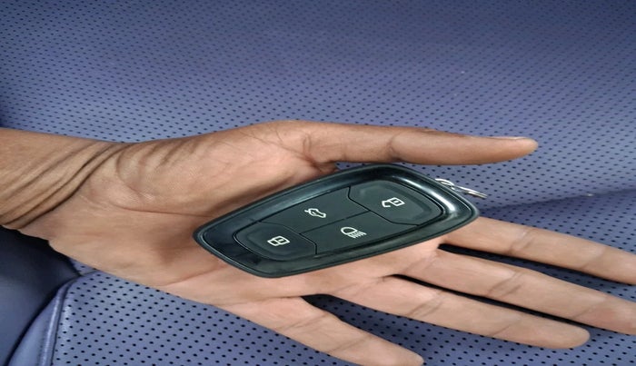 2023 Tata NEXON FEARLESS + SUNROOF DUAL TONE 1.2 PETROL, Petrol, Manual, 17,255 km, interior