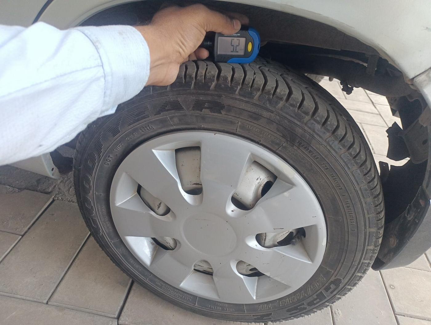 2010 Maruti Zen Estilo LXI, Petrol, Manual, 1,39,087 km, tyre