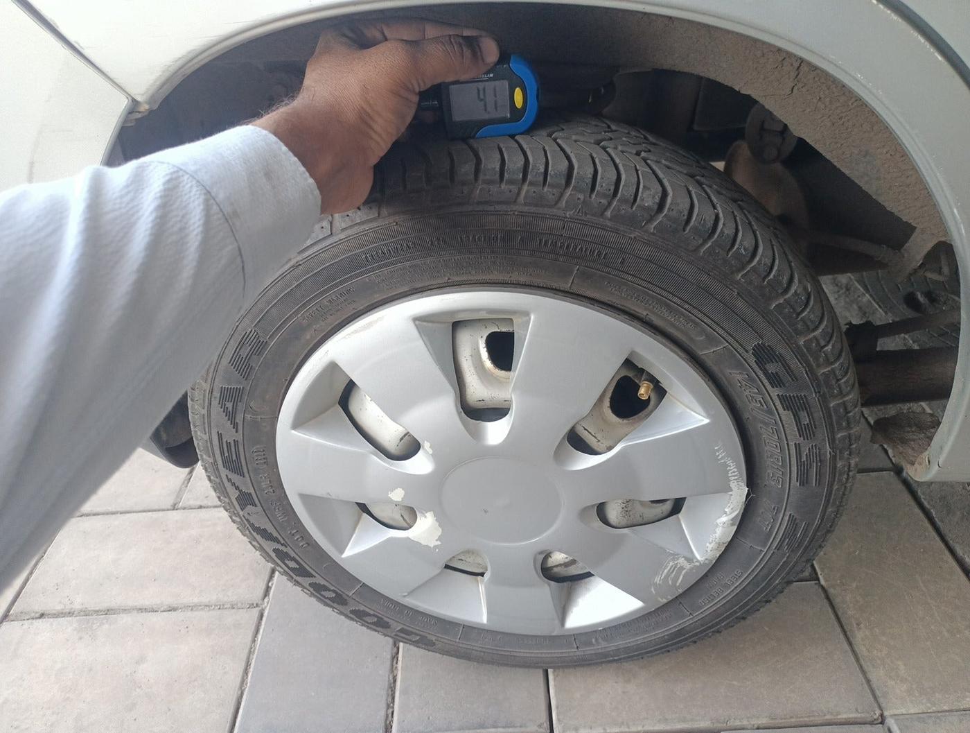 2010 Maruti Zen Estilo LXI, Petrol, Manual, 1,39,087 km, tyre