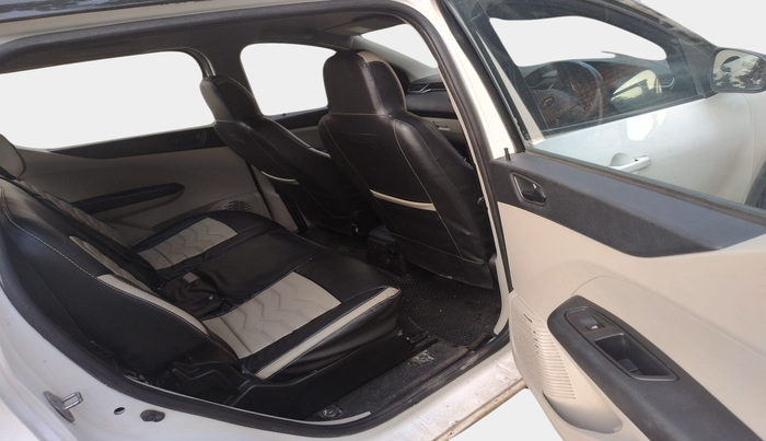 2020 Renault TRIBER RXT, Petrol, Manual, 21,187 km, interior