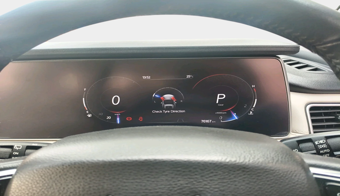 2022 Mahindra XUV700 AX 7 LUXURY D AT 7 STR, Diesel, Automatic, 76,167 km, interior