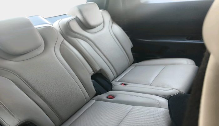 2022 Mahindra XUV700 AX 7 LUXURY D AT 7 STR, Diesel, Automatic, 76,167 km, interior