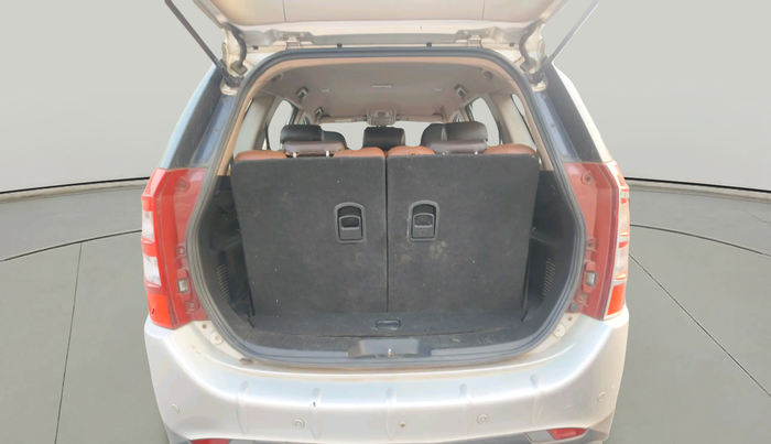 2013 Mahindra XUV500 W8, Diesel, Manual, 2,99,878 km, exterior