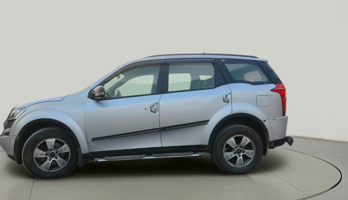 2013 Mahindra XUV500 W8, Diesel, Manual, 2,99,878 km, exterior