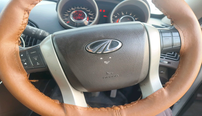 2013 Mahindra XUV500 W8, Diesel, Manual, 2,99,878 km, interior