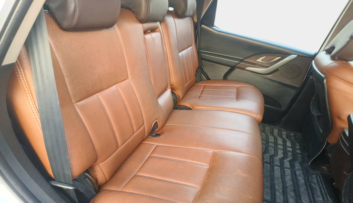 2013 Mahindra XUV500 W8, Diesel, Manual, 2,99,878 km, interior