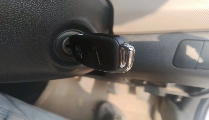 2015 Hyundai Xcent S (O) 1.2, Petrol, Manual, 1,20,486 km, interior