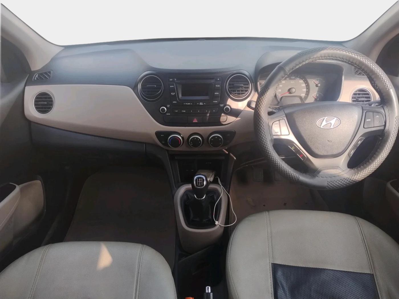 2015 Hyundai Xcent S (O) 1.2, Petrol, Manual, 1,20,486 km, interior