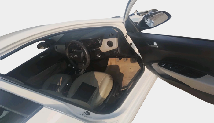 2015 Hyundai Xcent S (O) 1.2, Petrol, Manual, 1,20,486 km, interior