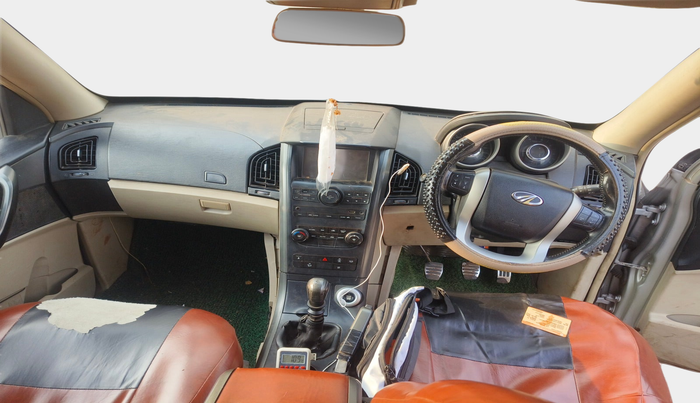 2015 Mahindra XUV500 W10, Diesel, Manual, 1,27,722 km, interior