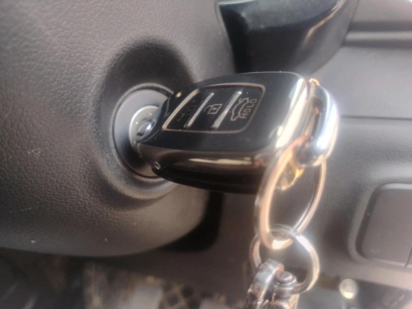 2023 Hyundai GRAND I10 NIOS SPORTZ 1.2 KAPPA VTVT DUAL TONE, Petrol, Manual, 32,528 km, interior