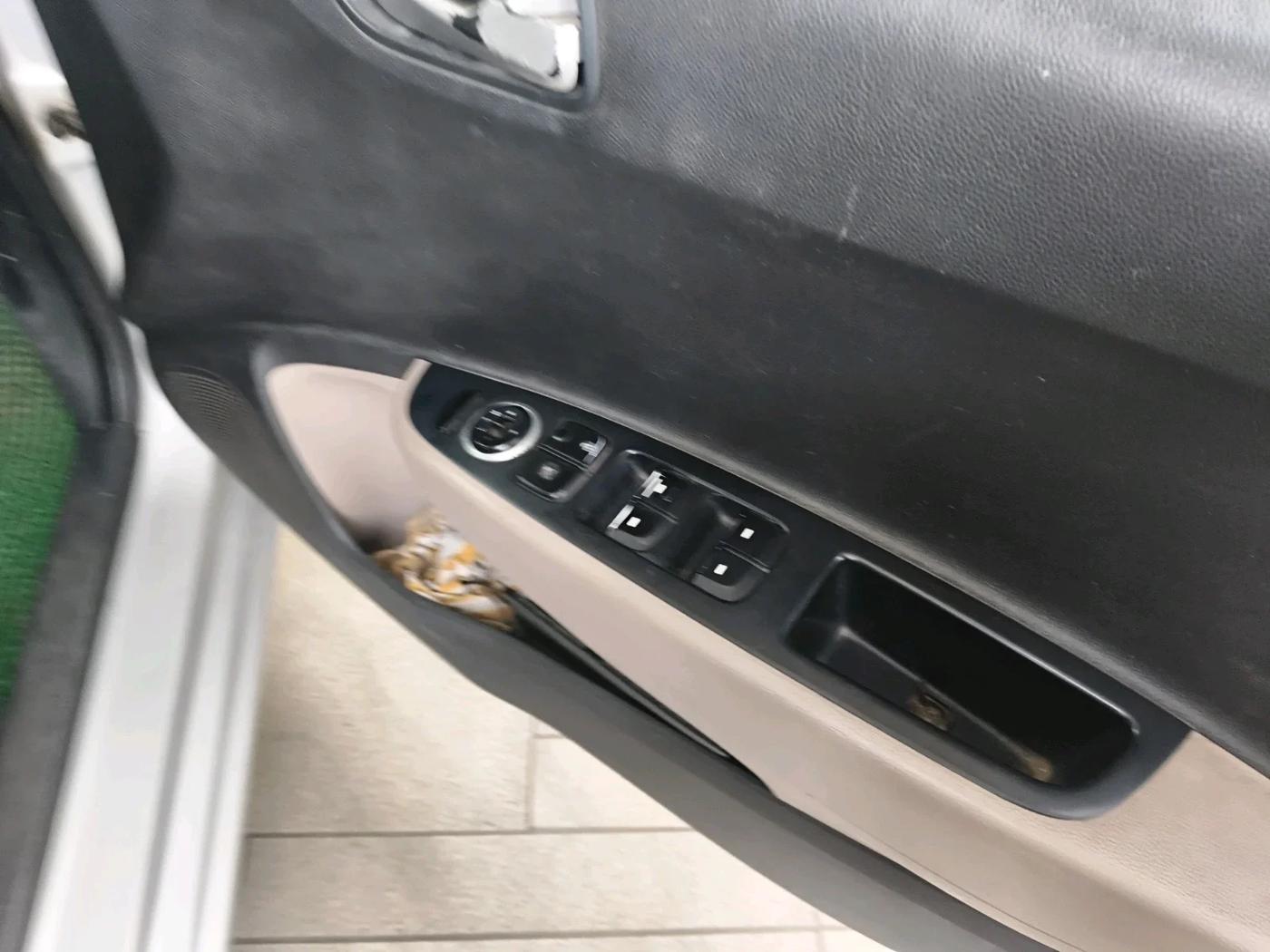 2015 Hyundai Xcent SX 1.2, Petrol, Manual, 1,05,460 km, interior