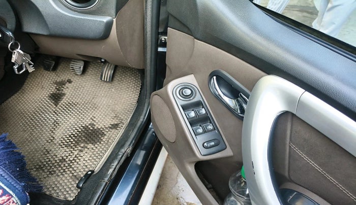 2016 Renault Duster 85 PS RXZ DIESEL, Diesel, Manual, 3,20,008 km, interior