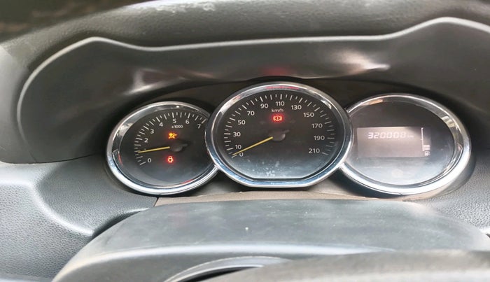 2016 Renault Duster 85 PS RXZ DIESEL, Diesel, Manual, 3,20,008 km, interior