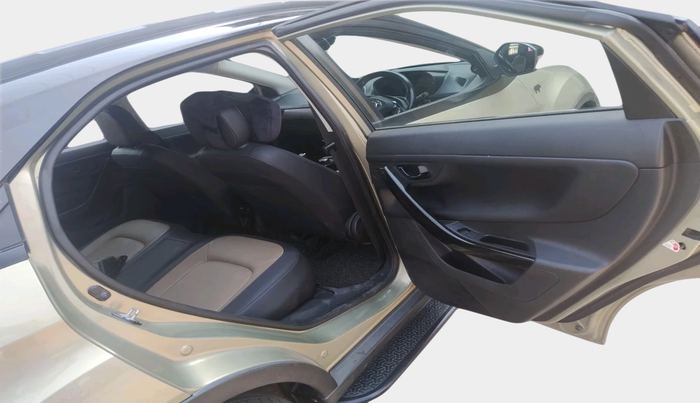 2022 Tata NEXON XZ PLUS (PREMIUM) KAZIRANGA PETROL, Petrol, Manual, 24,425 km, interior