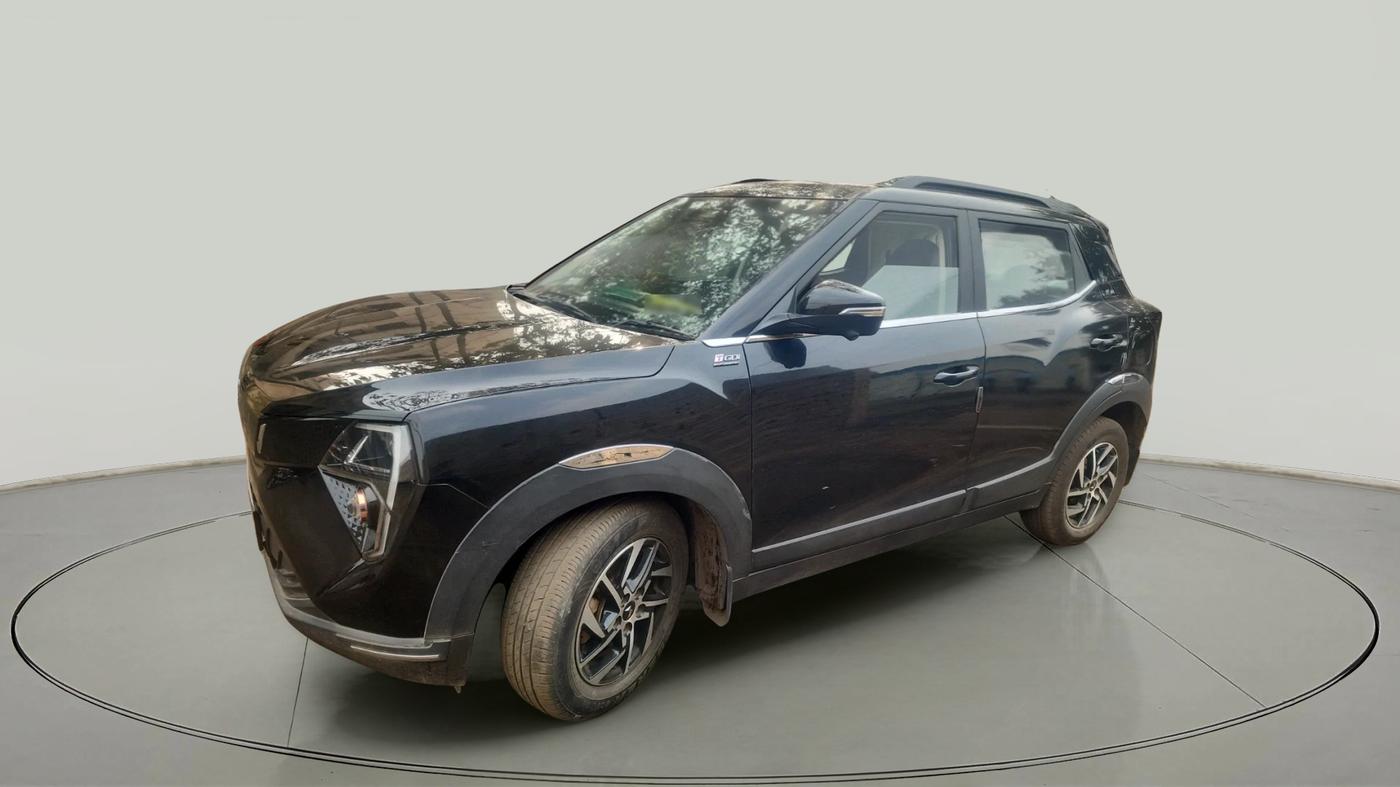 2024 Mahindra XUV 3XO AX5L 1.2 TGDi AT, Petrol, Automatic, 30,000 km, exterior