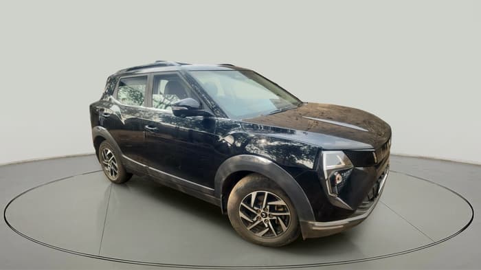 2024 Mahindra XUV 3XO AX5L 1.2 TGDi AT, Petrol, Automatic, 30,000 km, exterior