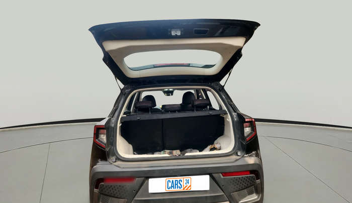 2024 Mahindra XUV 3XO AX5L 1.2 TGDi AT, Petrol, Automatic, 28,207 km, exterior