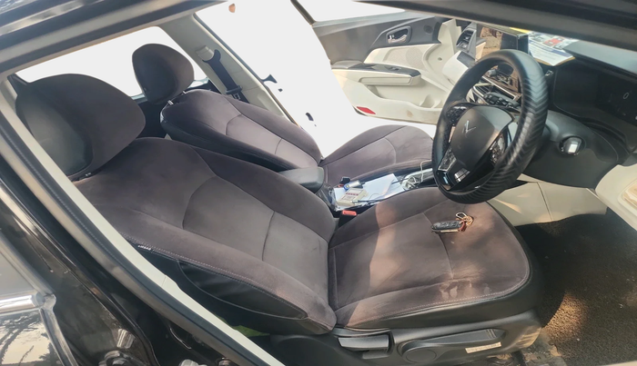 2024 Mahindra XUV 3XO AX5L 1.2 TGDi AT, Petrol, Automatic, 28,207 km, interior