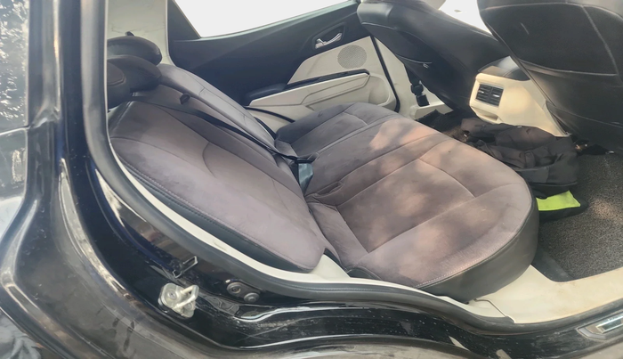 2024 Mahindra XUV 3XO AX5L 1.2 TGDi AT, Petrol, Automatic, 28,207 km, interior