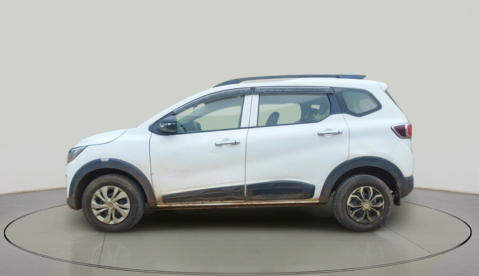 2022 Renault TRIBER RXE MT, Petrol, Manual, 43,159 km, exterior