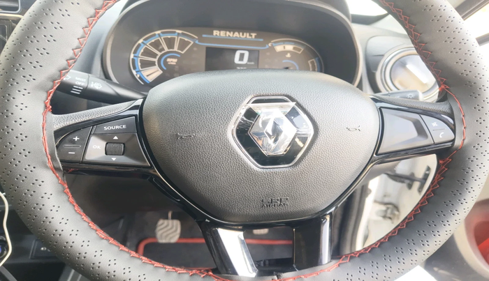 2025 Renault Kwid RXT 1.0, Petrol, Manual, 372 km, interior