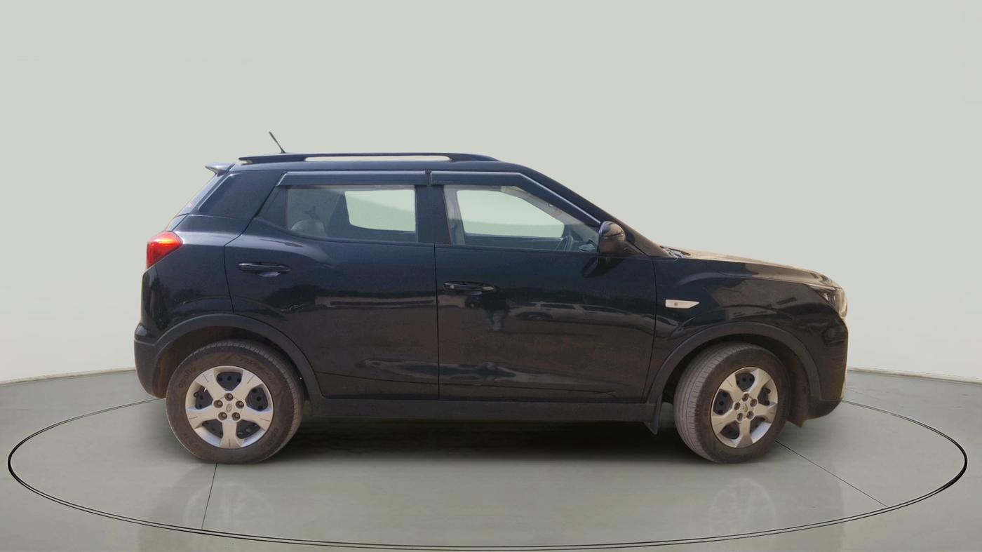 2022 Mahindra XUV300 W6 1.2 PETROL, Petrol, Manual, 54,198 km, exterior