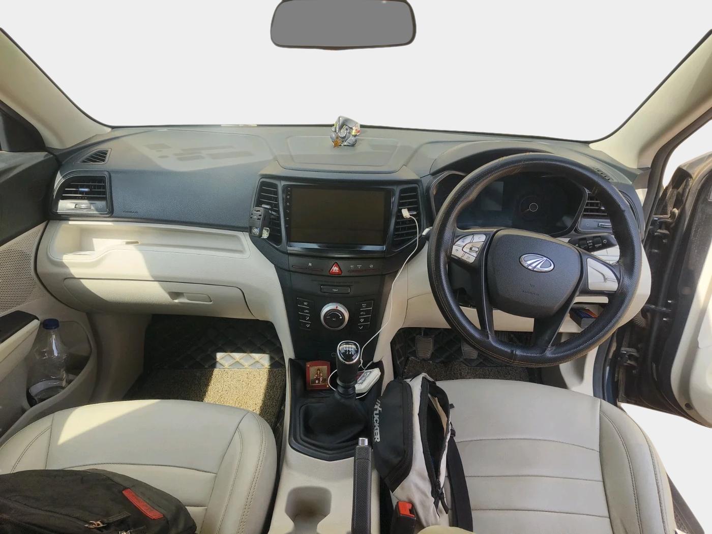 2022 Mahindra XUV300 W6 1.2 PETROL, Petrol, Manual, 54,198 km, interior