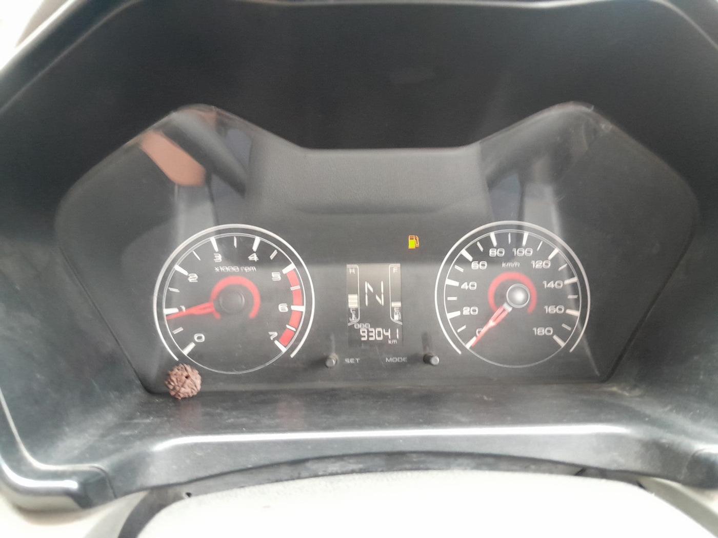 2017 Mahindra Kuv100 K2 D 6 STR, Diesel, Manual, 93,150 km, interior