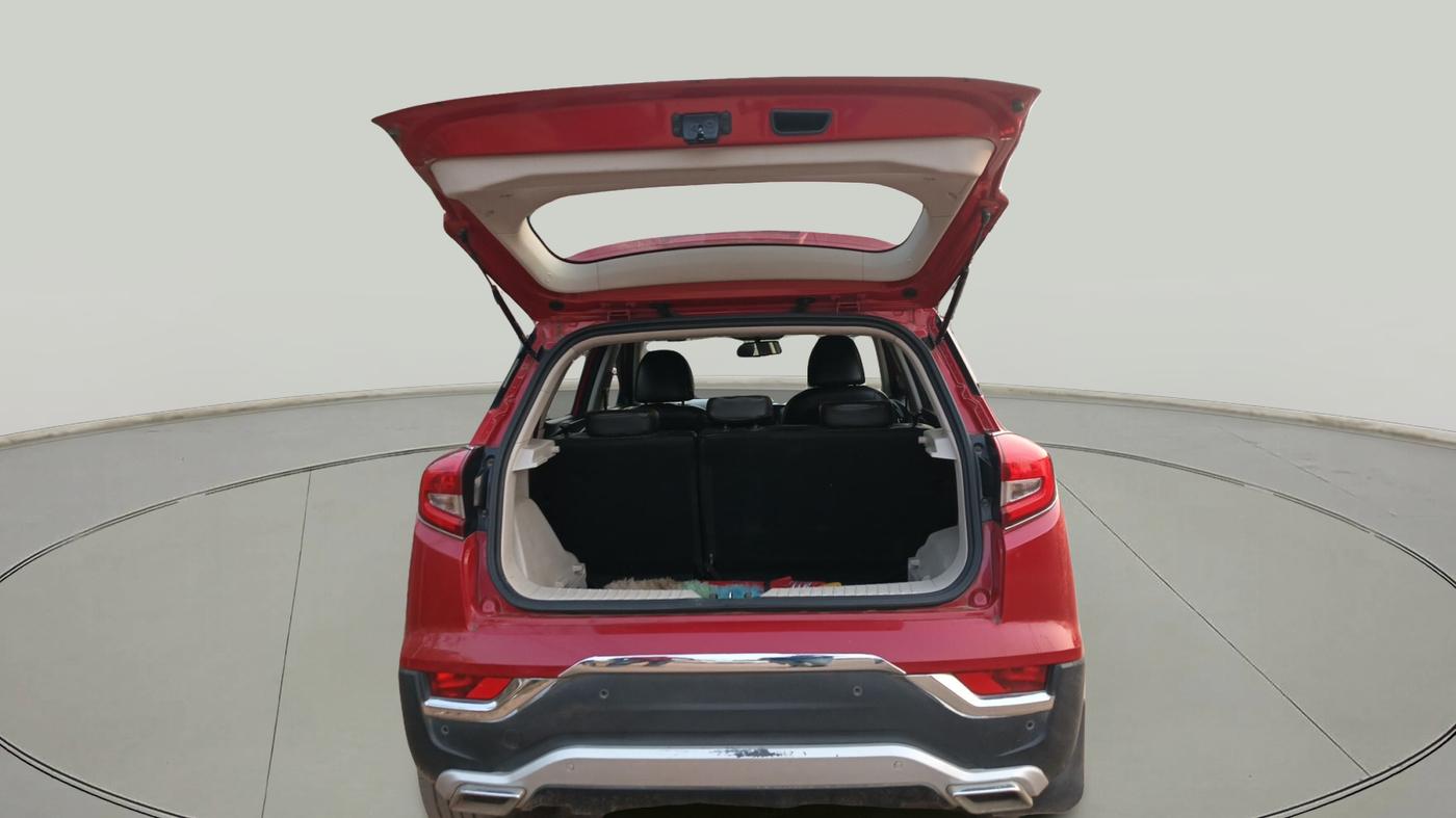 2021 Mahindra XUV300 W8 1.2 PETROL, Petrol, Manual, 71,438 km, exterior