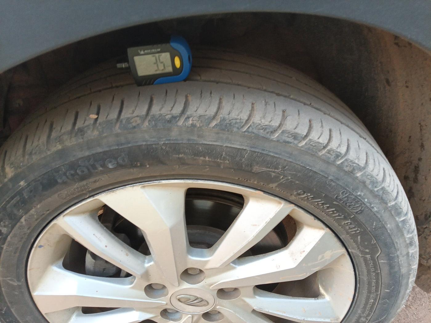 2021 Mahindra XUV300 W8 1.2 PETROL, Petrol, Manual, 71,438 km, tyre