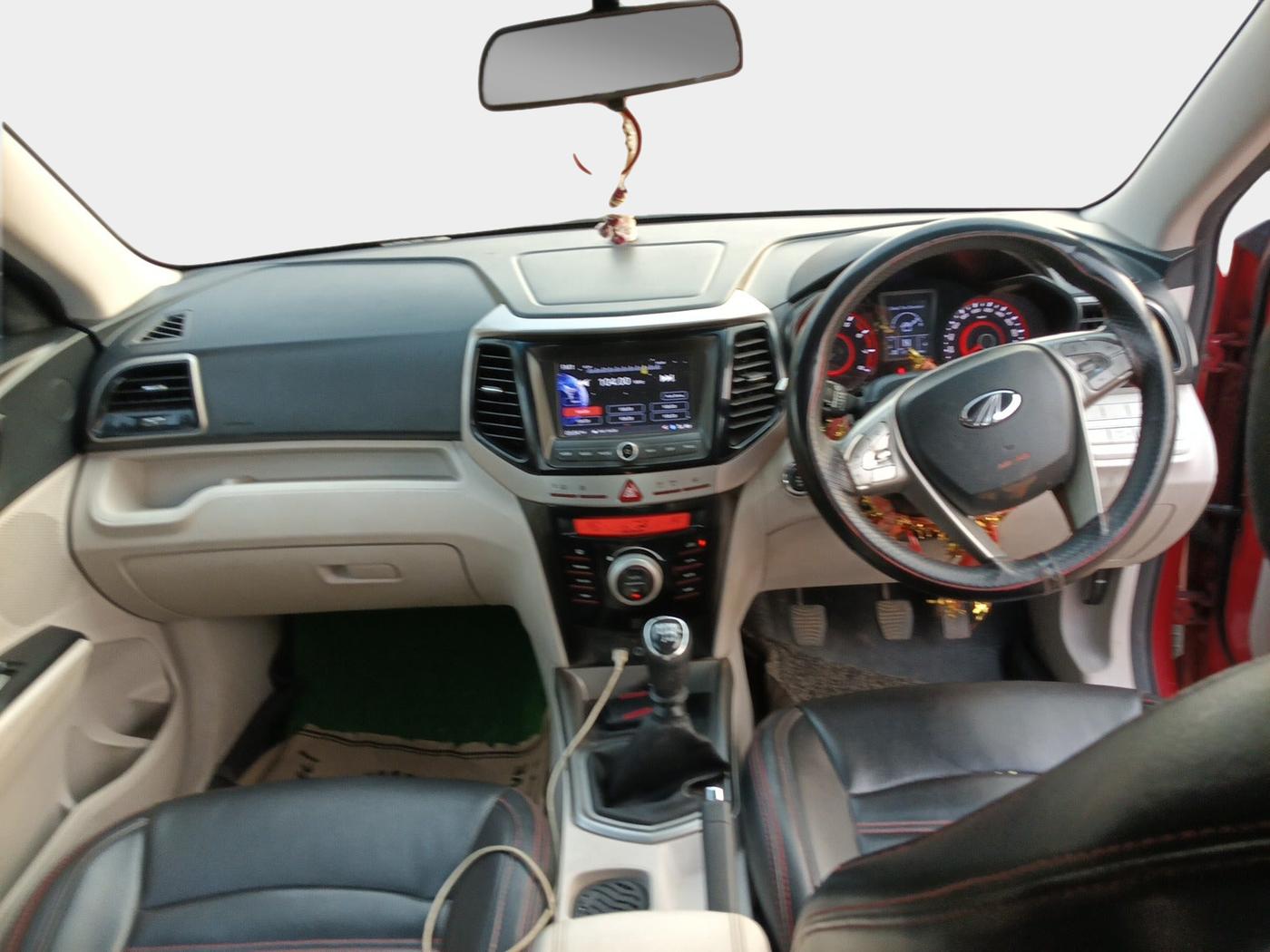 2021 Mahindra XUV300 W8 1.2 PETROL, Petrol, Manual, 69,477 km, interior